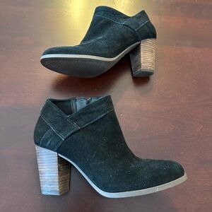 Koolaburra by UGG Black Suede Ankle Booties size 7.5